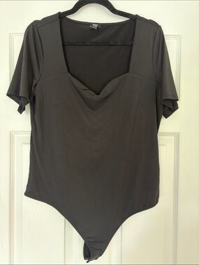 Women's Black Short-Sleeve Bodysuit with Sweetheart Neckline